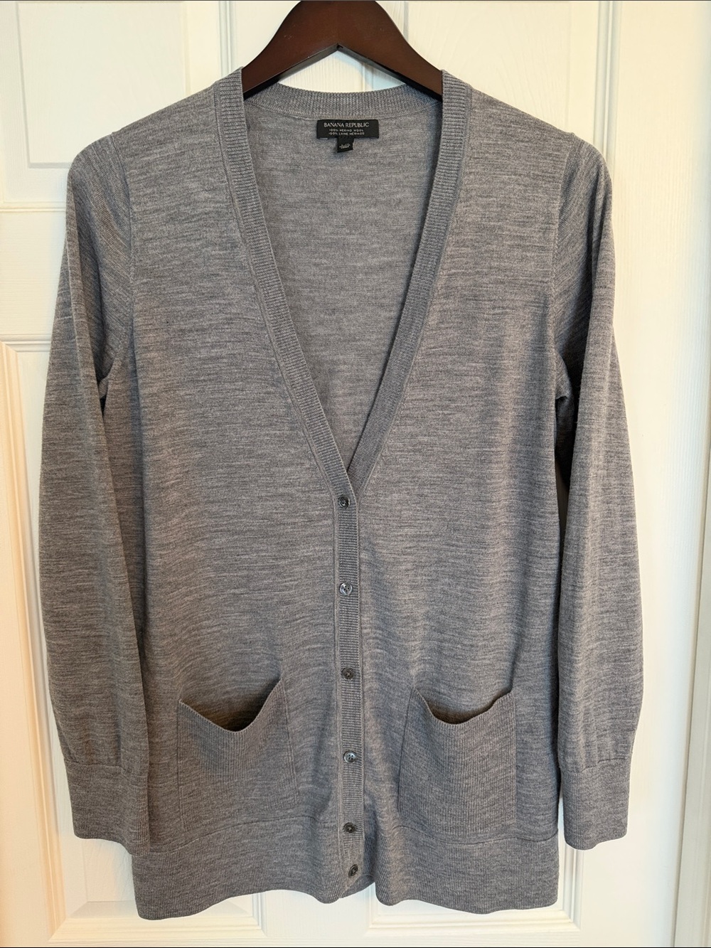 Banana Republic Women's Light Gray V-Neck Button Cardigan